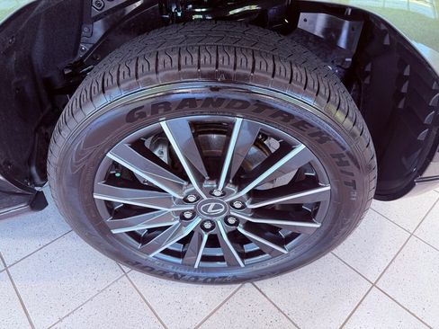 Used 2025 Lexus GX 550 w/ Accessory Package (2T) image 22