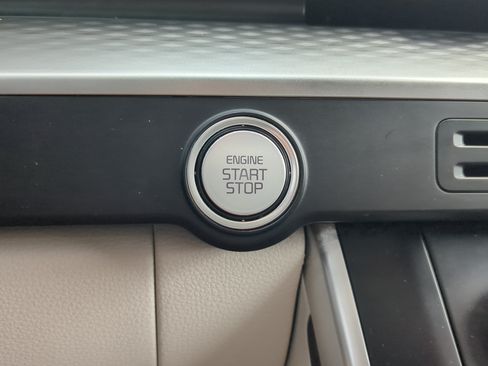 Used 2023 Kia Carnival LX FWD image 24