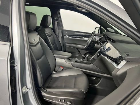 Used 2025 Cadillac XT6 Premium Luxury image 35