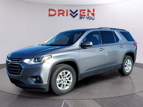 Used 2021 Chevrolet Traverse LT image 3