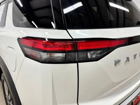 Used 2024 Nissan Pathfinder SL w/ SL Premium Package FWD image 8