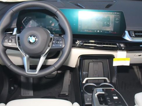 Used 2026 BMW X1 xDrive28i w/ Technology Package image 17