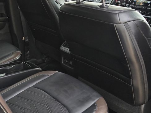 Used 2023 Nissan Pathfinder Platinum FWD image 27