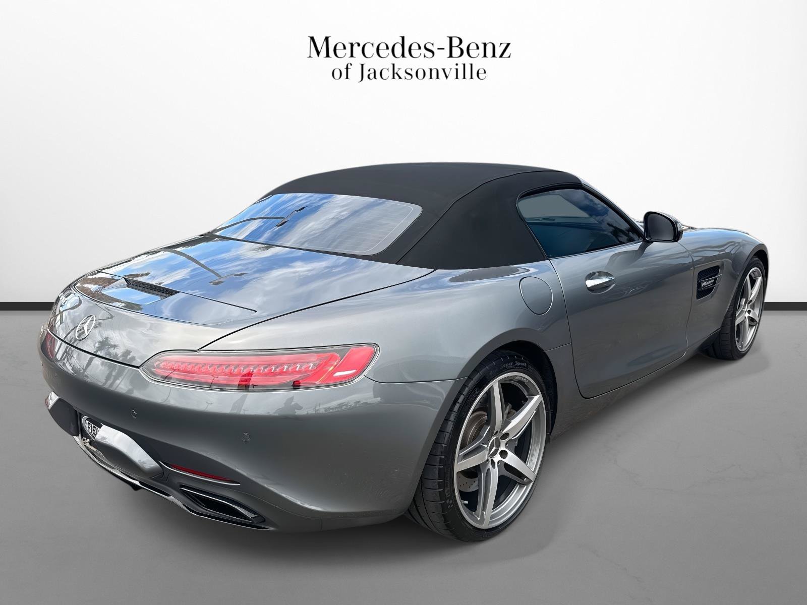 Used 2018 Mercedes-Benz AMG GT Roadster image 3