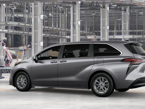 New 2026 Toyota Sienna LE FWD image 6
