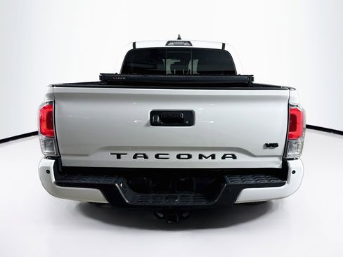 Used 2021 Toyota Tacoma TRD Off-Road w/ Technology Package RWD image 30
