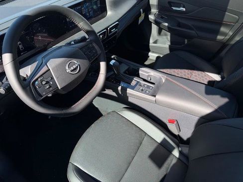 New 2026 Nissan Sentra SR w/ SR Premium Package FWD image 17