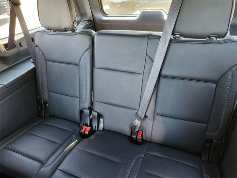 Used 2024 GMC Yukon XL Denali w/ Advanced Technology Package image 21