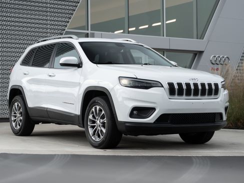 Used 2019 Jeep Cherokee Latitude Plus w/ Comfort/Convenience Group image 1