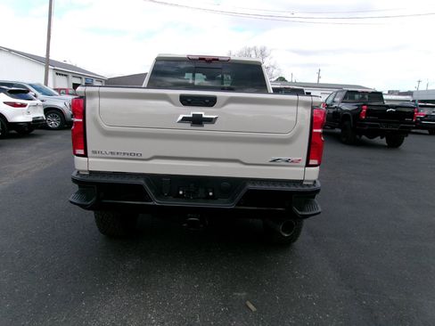 New 2026 Chevrolet Silverado 2500 ZR2 image 9