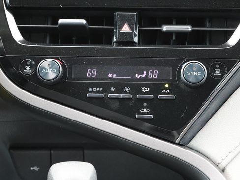 Used 2022 Toyota Camry LE image 20