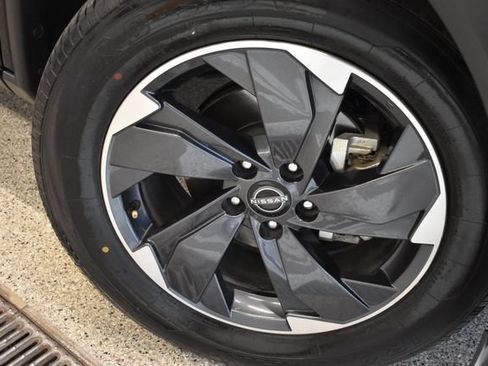 Used 2025 Nissan Rogue SV AWD/4WD image 28