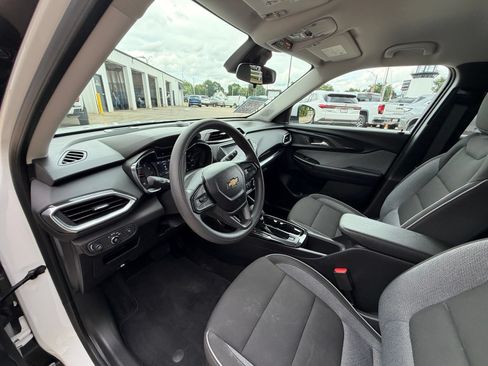 Used 2023 Chevrolet TrailBlazer LT FWD image 17