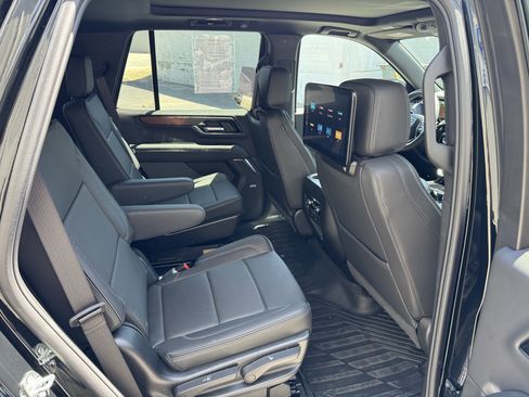 Used 2025 GMC Yukon Denali w/ Denali Reserve Package AWD/4WD image 35