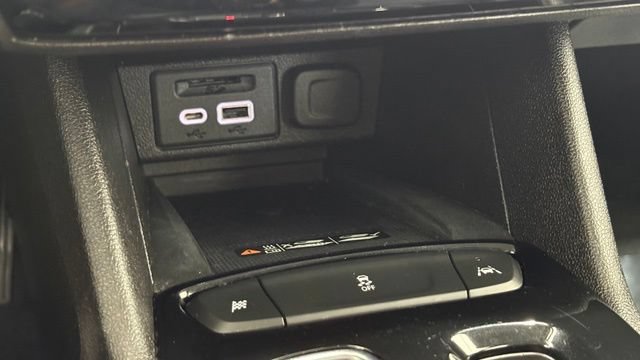 Used 2023 Chevrolet Bolt EUV LT w/ Convenience Package FWD image 37
