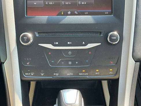 Used 2014 Ford Fusion SE w/ Equipment Group 202A FWD image 29