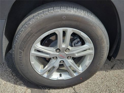 Used 2023 GMC Terrain SLE w/ Driver Convenience Package image 5