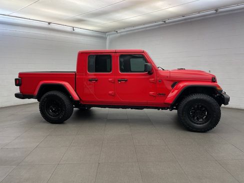 New 2025 Jeep Gladiator Sport image 2