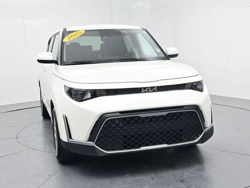 Certified 2025 Kia Soul LX w/ LX Technology Package FWD image 2