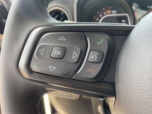 New 2025 Jeep Gladiator Rubicon image 17