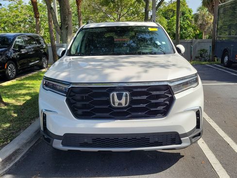 Certified 2025 Honda Pilot Elite image 2