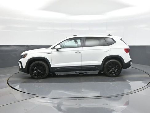 Used 2023 Volkswagen Taos SE FWD image 4