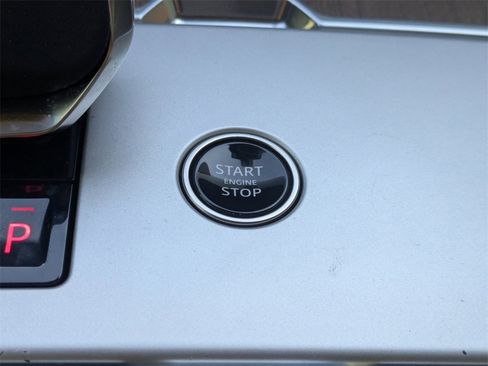 Used 2024 Land Rover Range Rover SE image 32