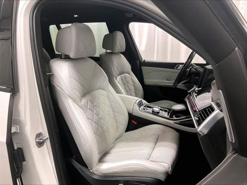 Used 2023 BMW X7 xDrive40i w/ Executive Package image 11
