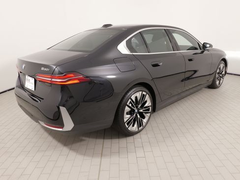 Used 2026 BMW 530i RWD image 11