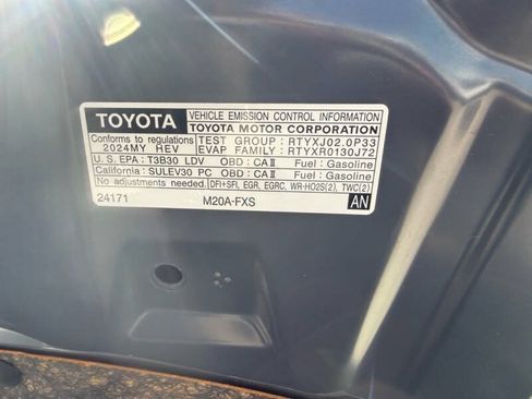 Used 2024 Toyota Prius XLE FWD image 22