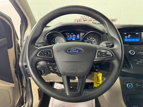 Used 2017 Ford Focus SE FWD image 13