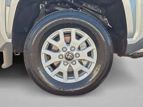 Used 2024 Toyota Tacoma SR5 AWD/4WD image 22