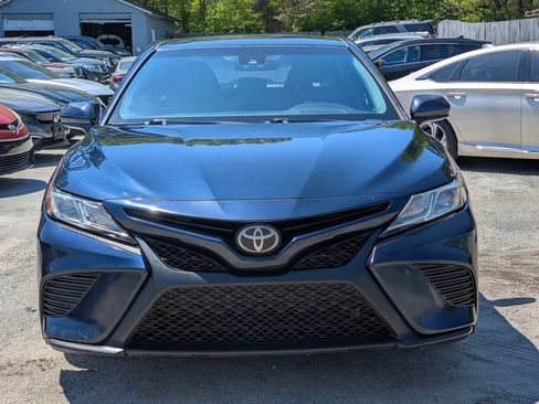 Used 2018 Toyota Camry SE FWD image 2