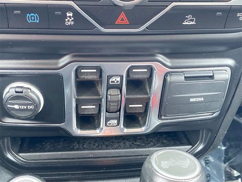 Used 2022 Jeep Wrangler Unlimited Sahara w/ Cold Weather Group image 29