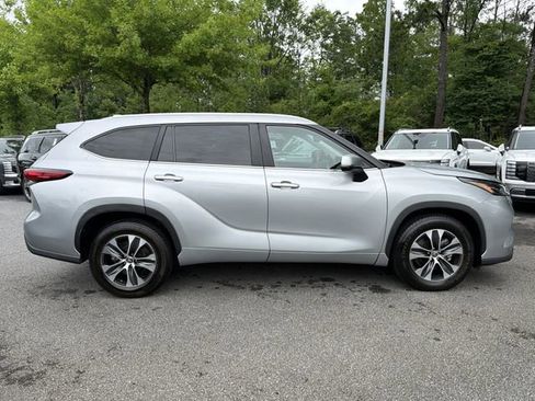 Used 2023 Toyota Highlander XLE FWD image 8
