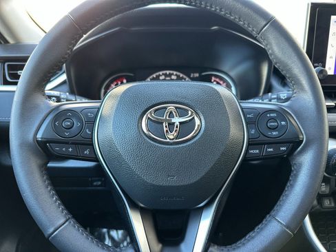 Used 2023 Toyota RAV4 XLE Premium image 27