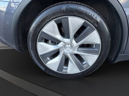 Used 2022 Tesla Model Y Long Range image 23