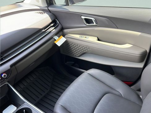 New 2026 Kia Carnival EX FWD image 16