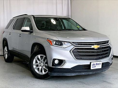 Used 2021 Chevrolet Traverse LT FWD image 1