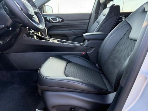 New 2025 Jeep Compass Latitude w/ Sun & Sound Group image 17