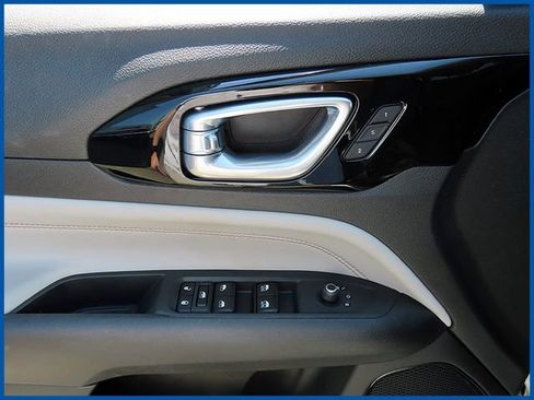 Used 2022 Jeep Compass Limited w/ Elite Group AWD/4WD image 12
