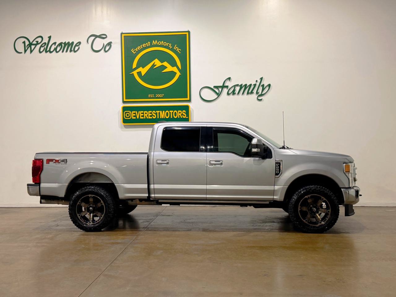 Used 2022 Ford F250 Lariat w/ Lariat Value Package AWD/4WD image 2