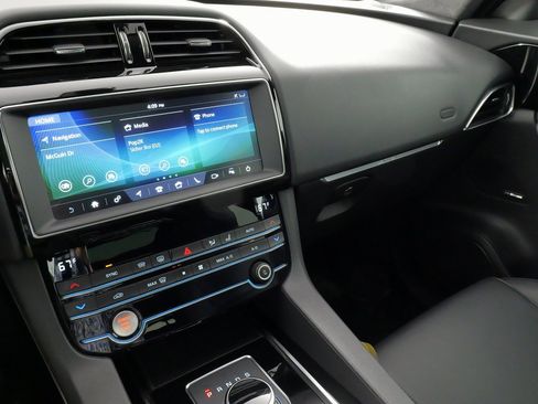 Used 2020 Jaguar F-PACE Premium image 49