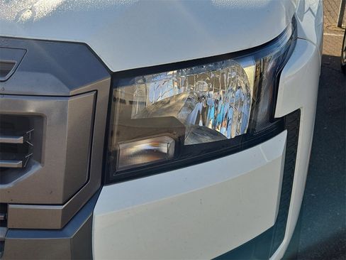 Used 2025 Nissan Frontier SV image 13