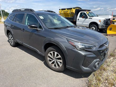 Used 2023 Subaru Outback Premium AWD/4WD image 5