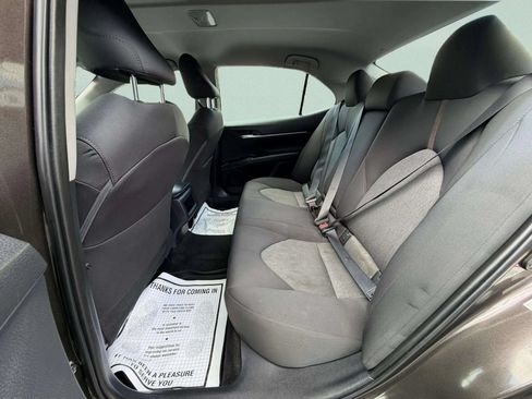 Used 2018 Toyota Camry LE FWD image 31