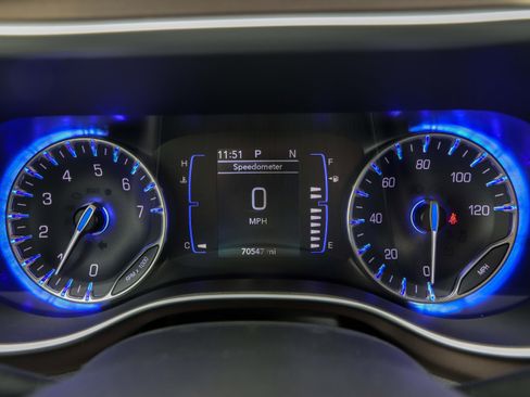 Used 2020 Chrysler Voyager LX image 24