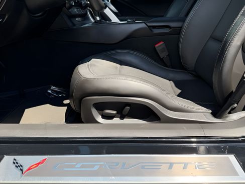 Used 2017 Chevrolet Corvette Stingray Coupe w/ Battery Protection Package RWD image 15