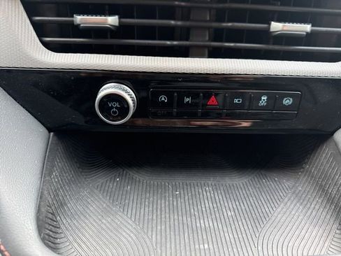 Used 2025 Ford Explorer Active w/ Active Comfort Package image 30