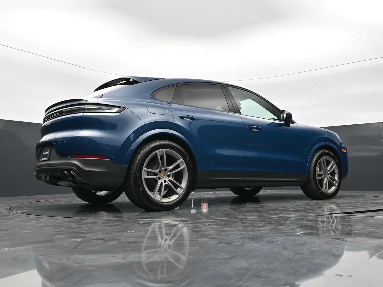 Certified 2025 Porsche Cayenne Coupe AWD/4WD image 42